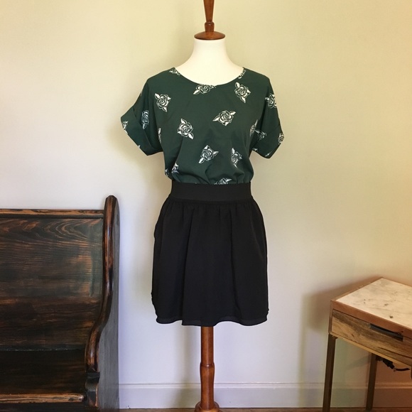 🎉 Green Rose Print Short Sleeve Top - Picture 7 of 7